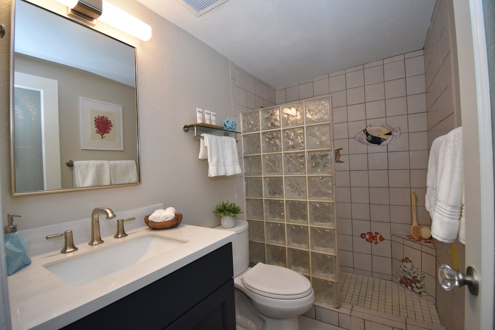 True Oceanfront - Panoramic Sunset View! - No Stairs - Vrkcv