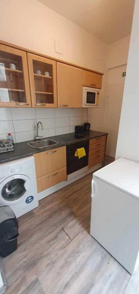 Group Stay 3 Apts Near Enkplatz
