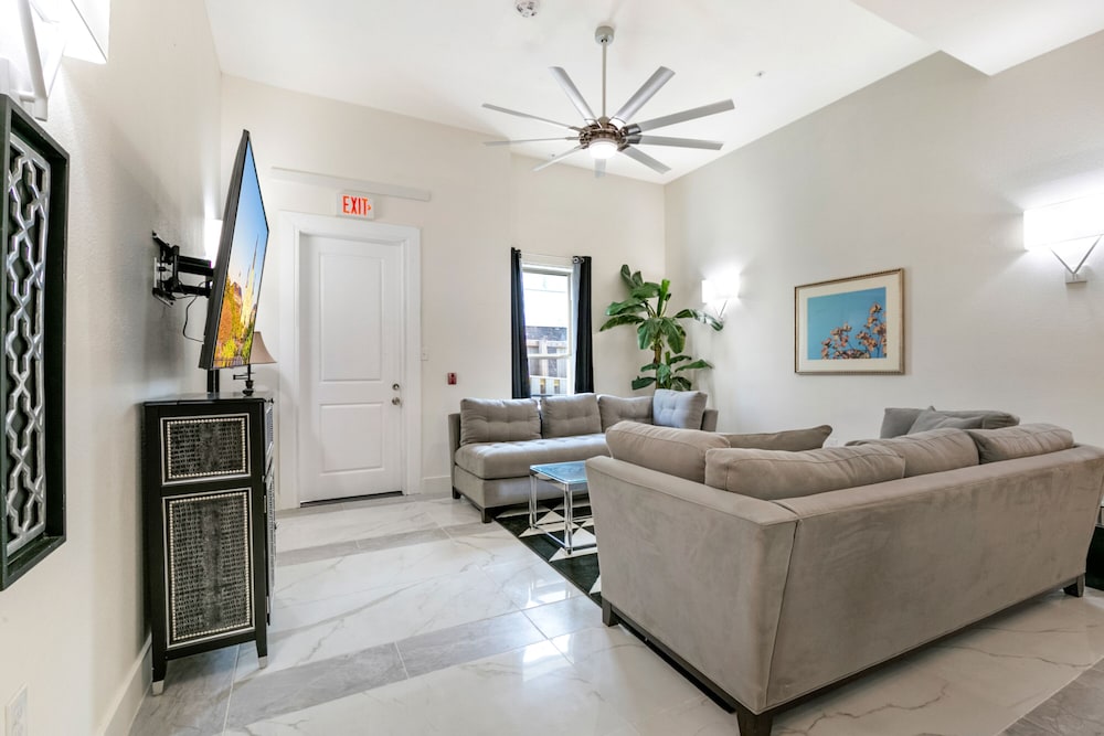 New Orleans Vacations - Stunning Condos Near French Quarter - Property Image 1
