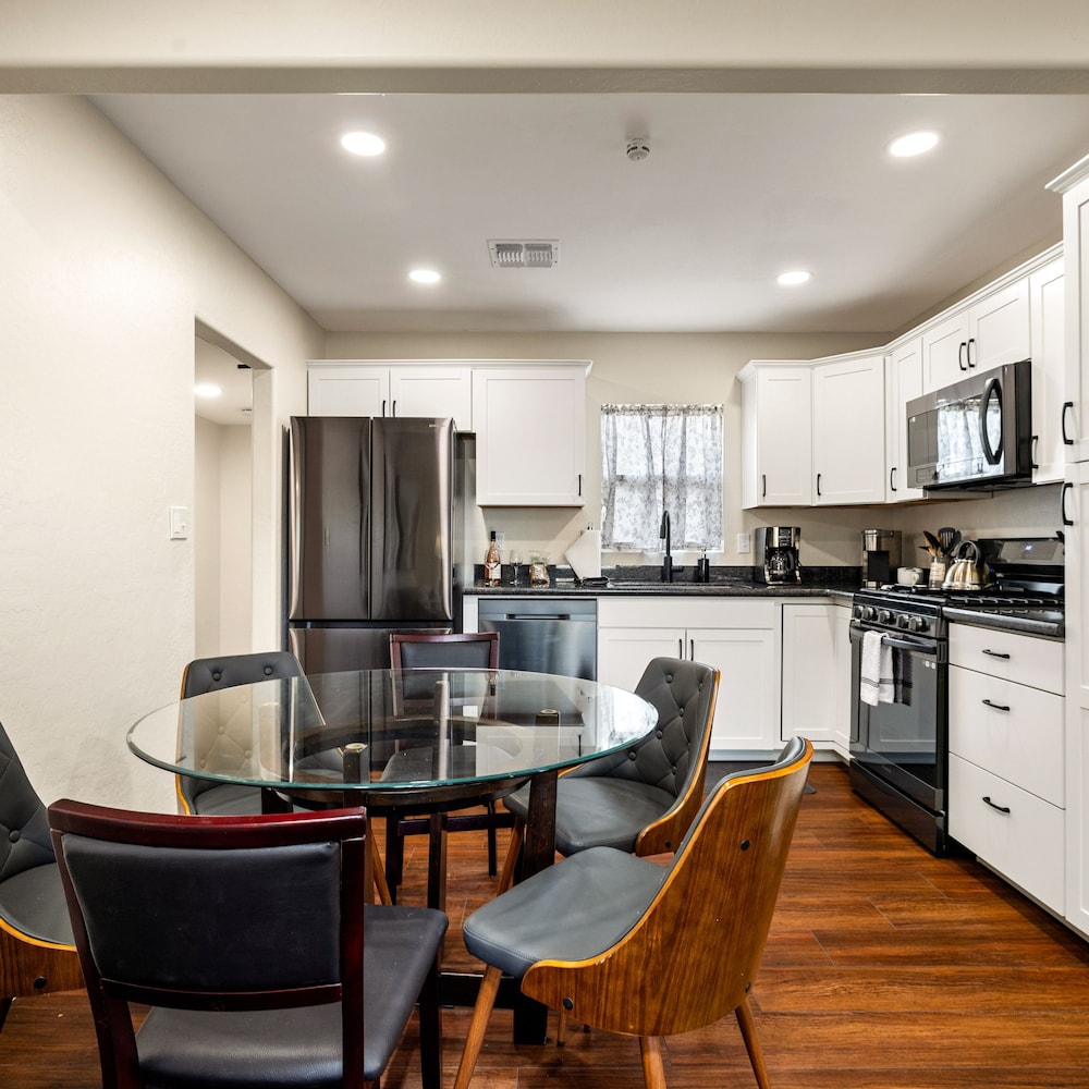 Prescott Family Friendly 3 Bedroom w Large Yard view 2