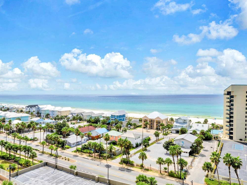 Laketown Wharf 906