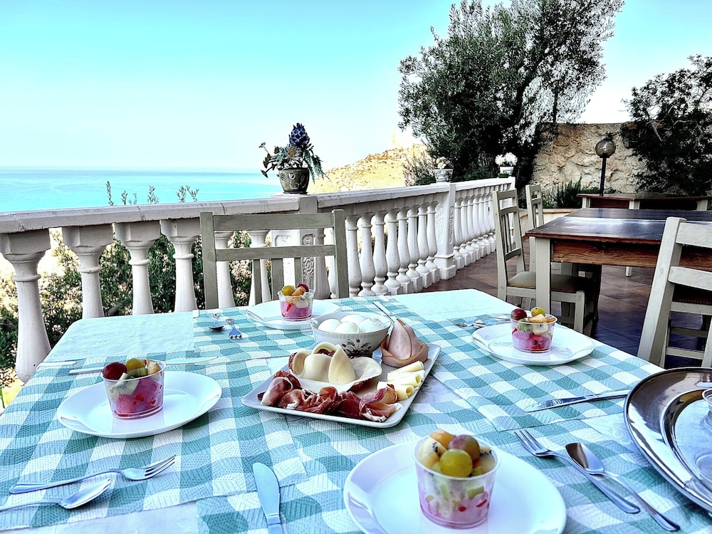 LA COLLINA SUL MARE