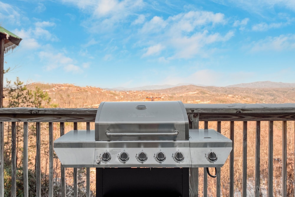 Fontana by Avantstay Gorgeous Mountain Cabin w Views Hot Tub Game Room