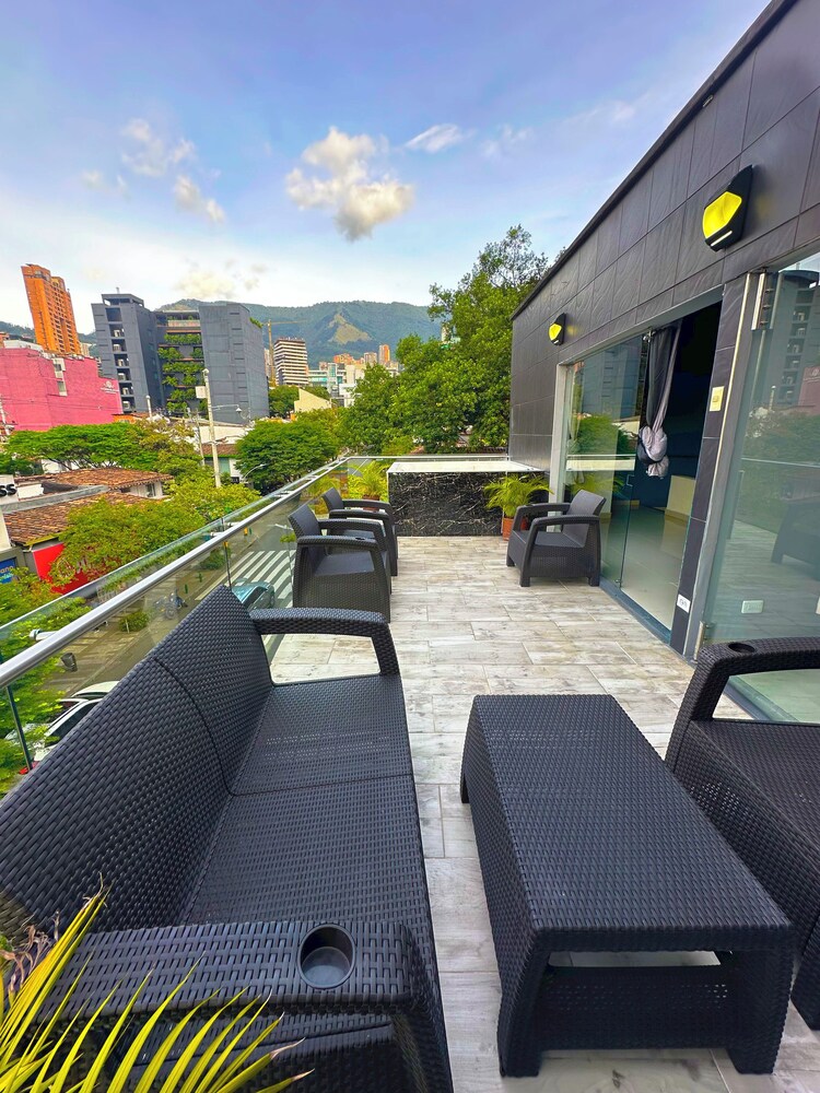 PROMO 18 BDRM Building, Pool+ 5Jacuzzis at Poblado