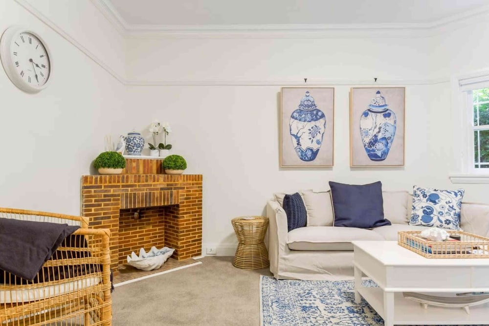 Art Deco Apartment Meters Away From The Beach