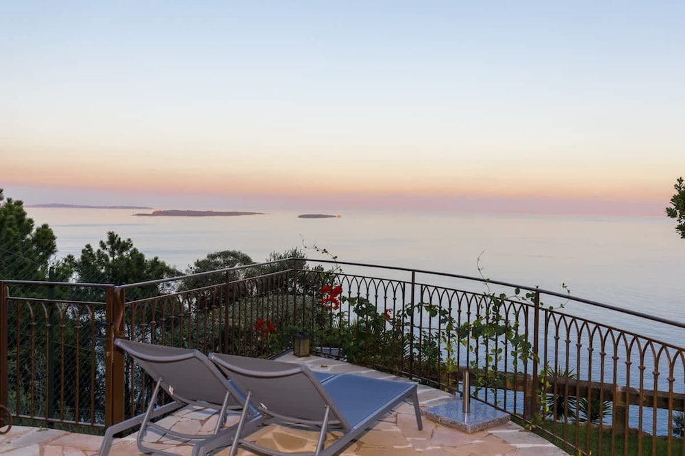 Magnificent Villa With sea View in Theoule sur Mer