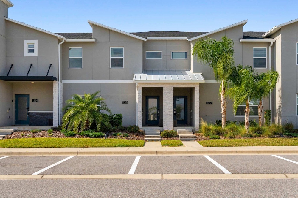 Chic 4BR Home With Mickey Star Wars Rooms