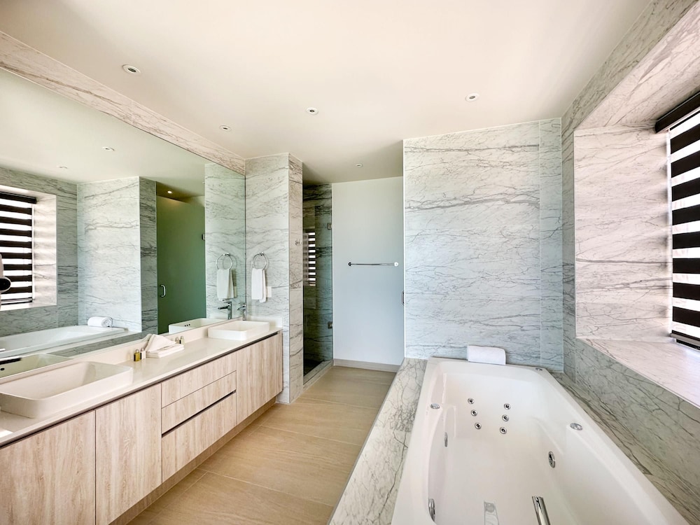 Brand New 6 Bedroom Penthouse