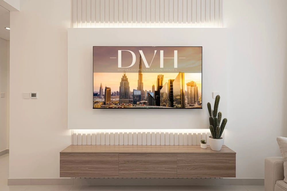 Burj Crown Lux Apartment by Dubai Mall