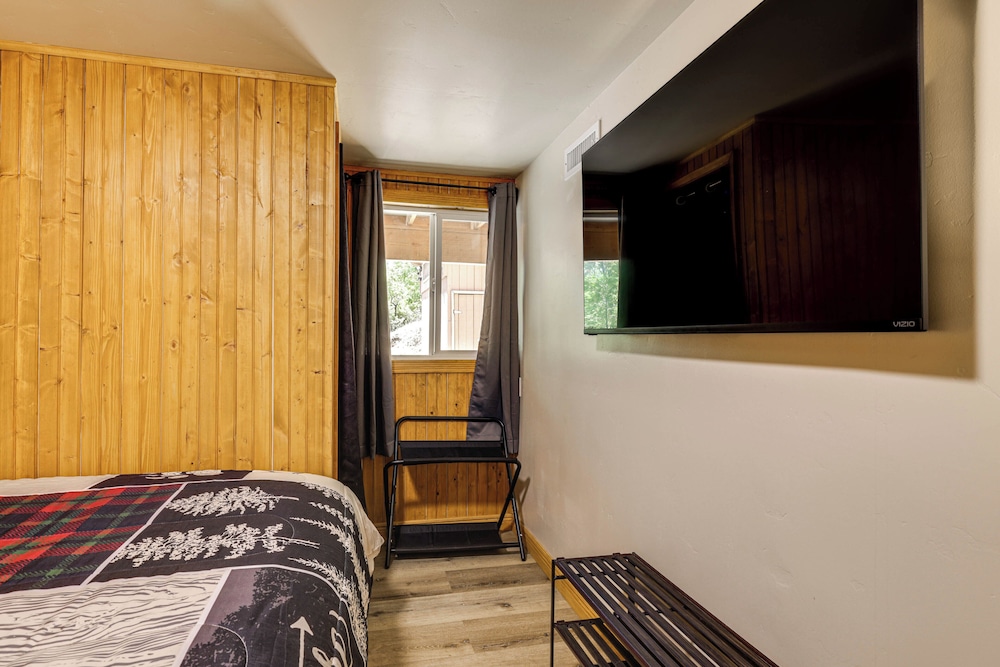 Community Lake Access: Peaceful Cabin in Sonora!
