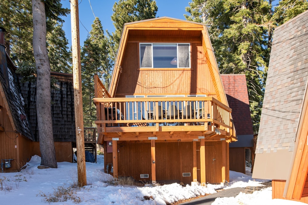 Chickaree by Avantstay A-frame w/ Mountain Views - Property Image 3