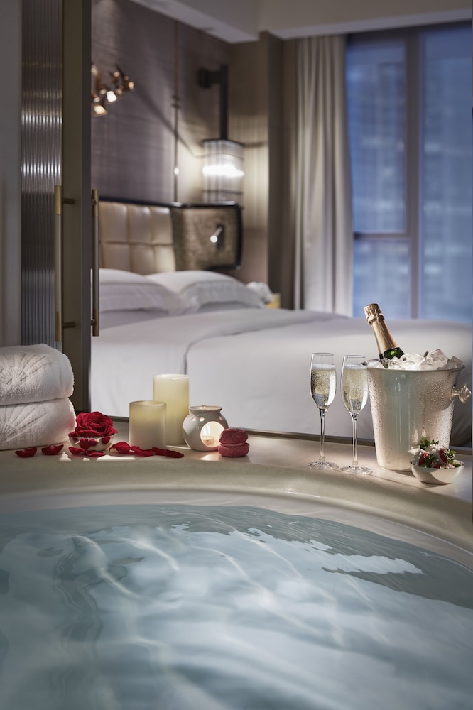 The Landmark Mandarin Oriental, Hong Kong