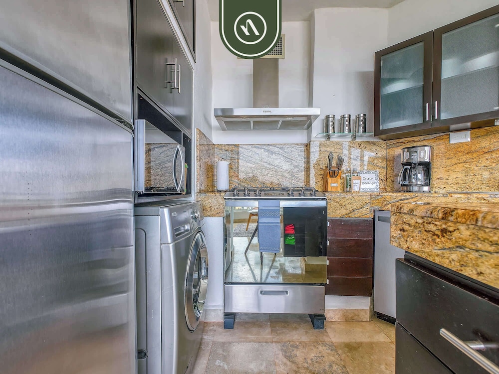 Corner 2 BR Condo - Spectacular Oceanview Sunsets