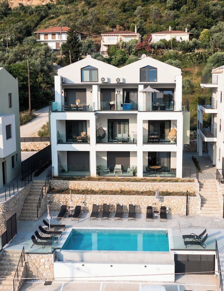IONIAN PEARL BY FRAXI BEACH COMPLEX