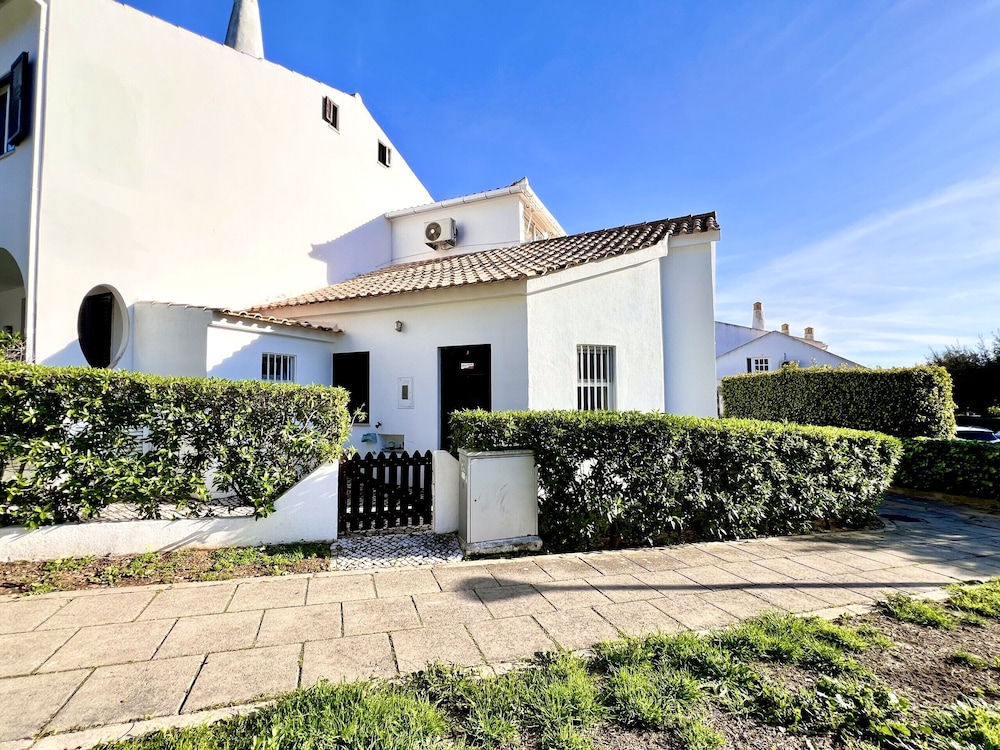 Quarteira Classic 2 With Pool by Homing