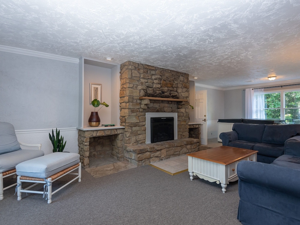 Bloomington Vacations - The Yellowwood - Property Image 2