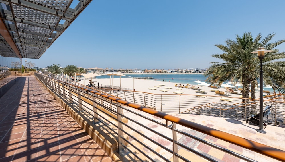 Exquisite 2BR w Exclusive Beach Access at the Palm