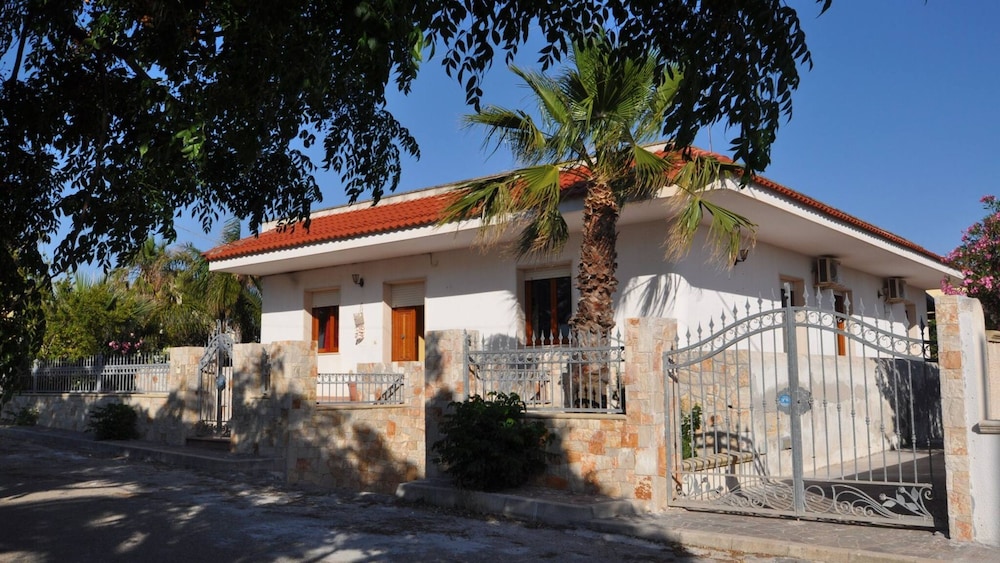 Villa Bellavista 8 Guests 3 Bedrooms by the sea