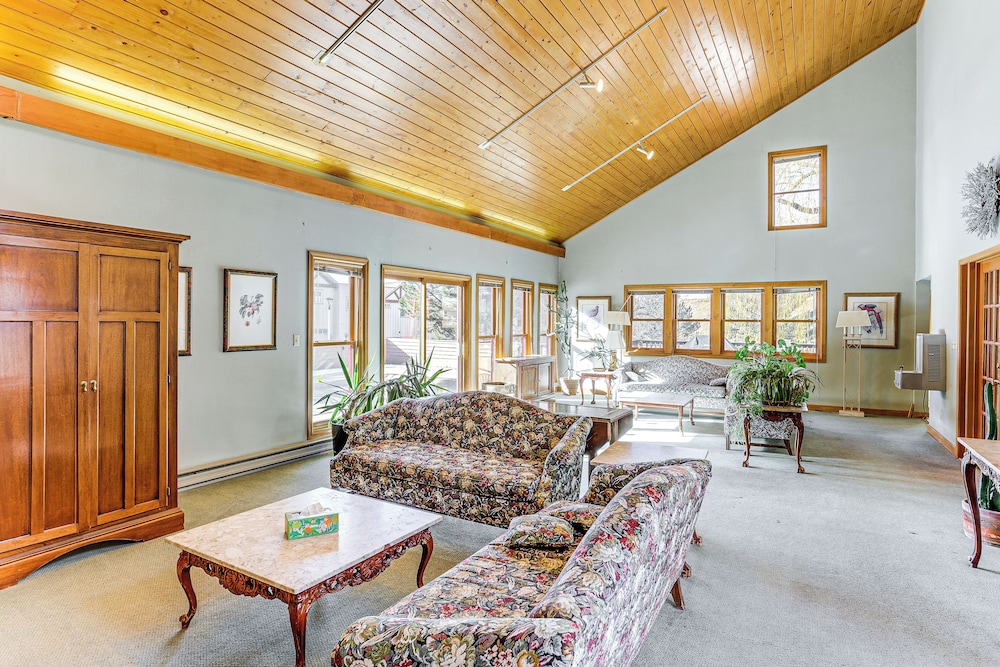 2 Mi to Dtwn Durango: Family Resort Retreat!