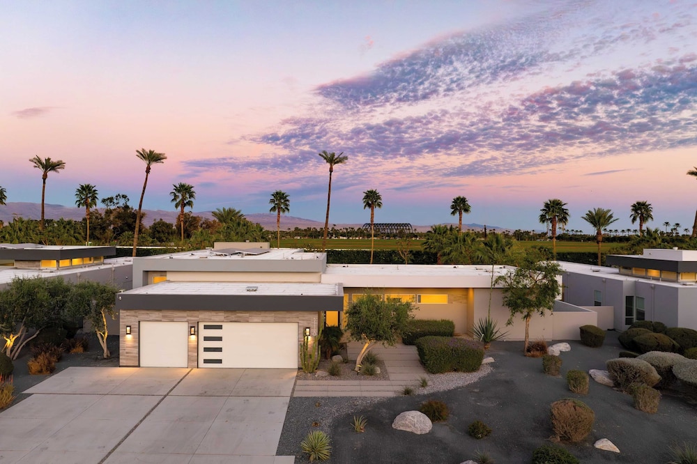 Sleeps 28! 2 Luxe Villas w/ Pool & Putting Green Polo Villas Nova by Avantstay
