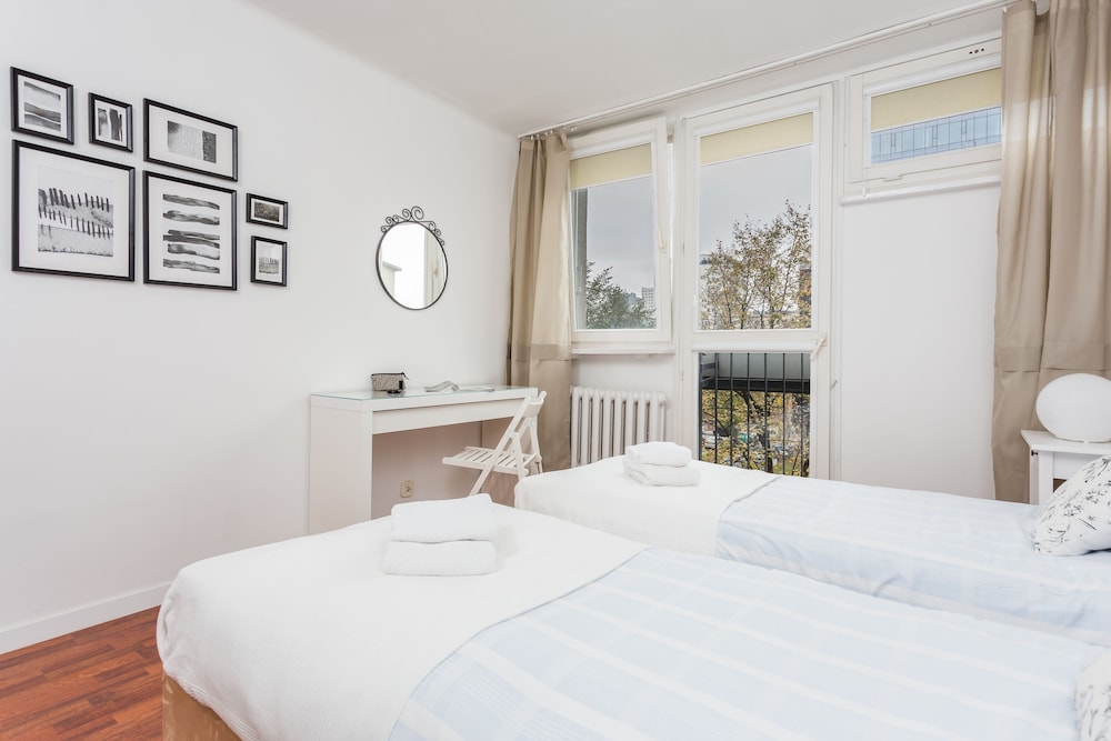 UNIT Warszawa Centrum Room by Metro Rondo ONZ