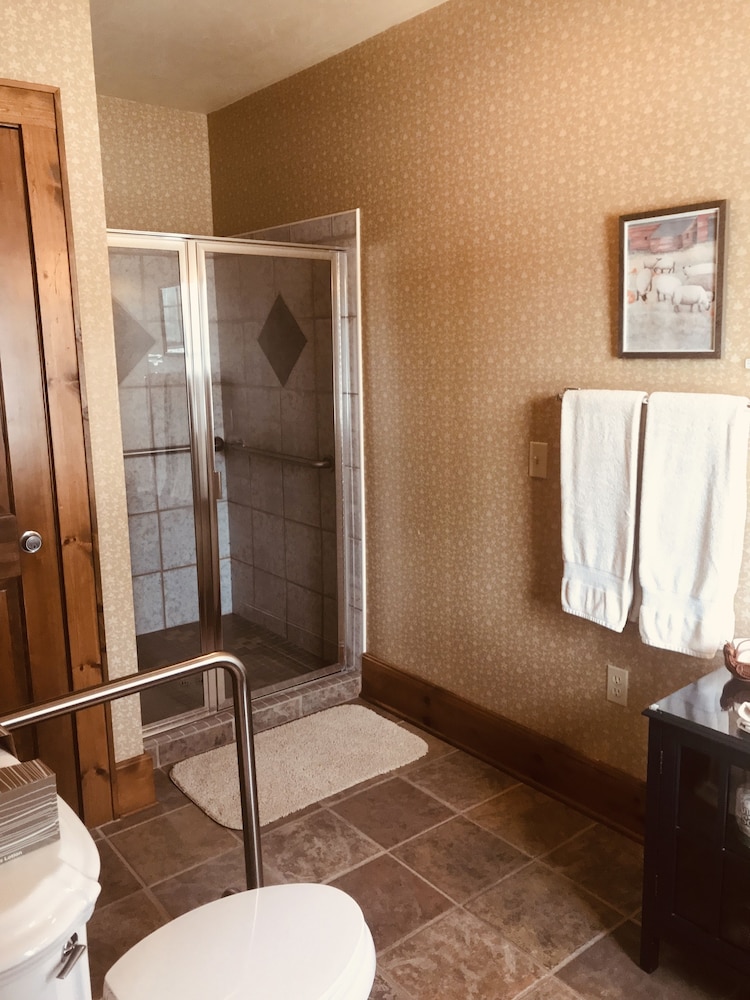 Chanticleer Guest House