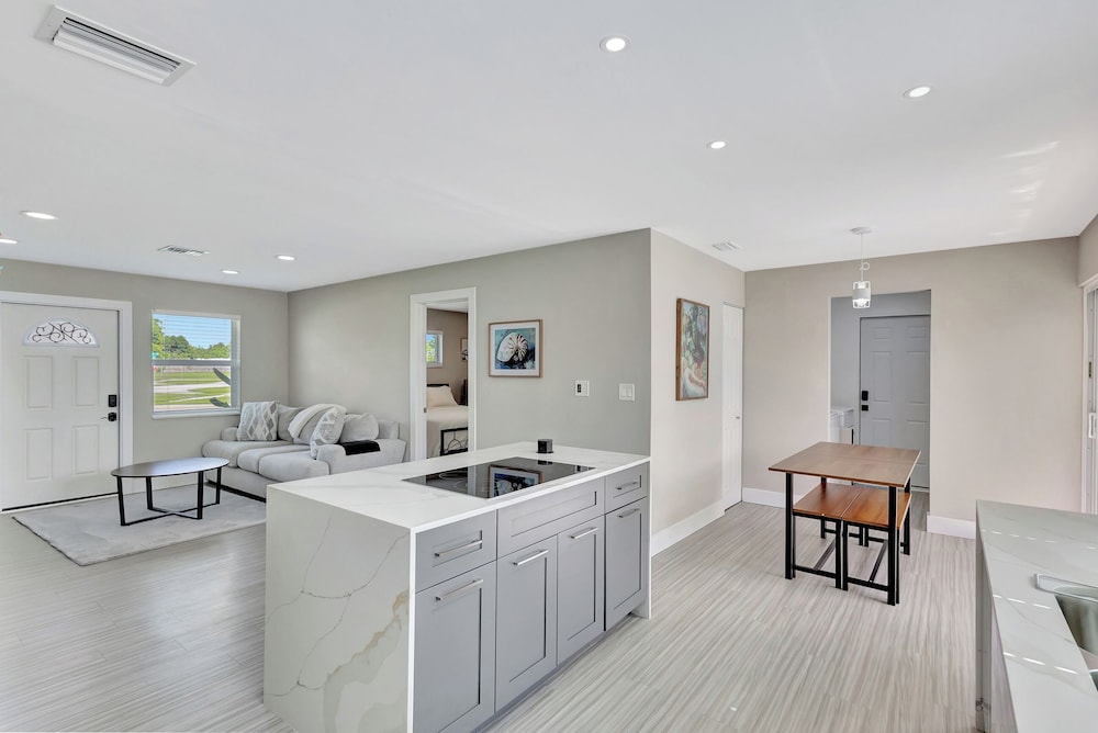 Sunshine Villa w/ Private Pool