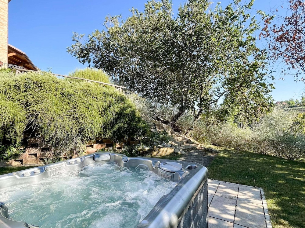 Pleasant Holiday Home With Whirlpool view 4