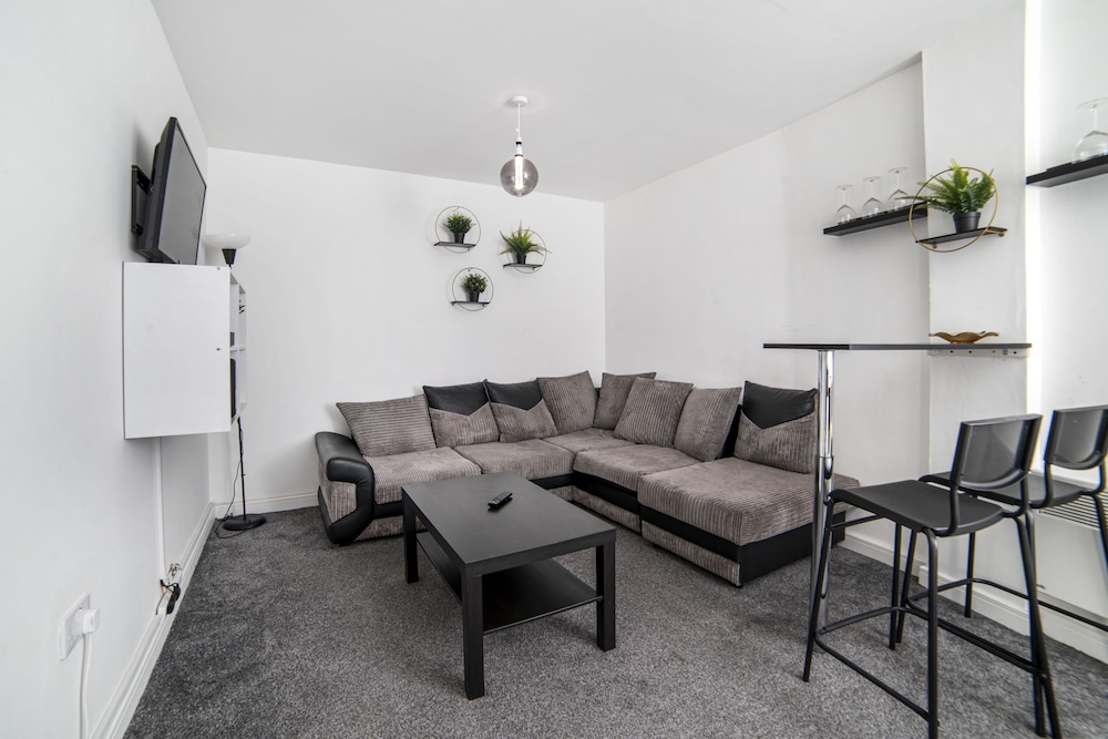 Leicester Vacations - Leicester City Center Perfect Stay - Property Image 1