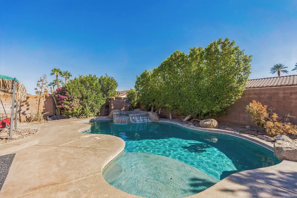 4BR-Retro Game Room-Theater-Pool & Spa