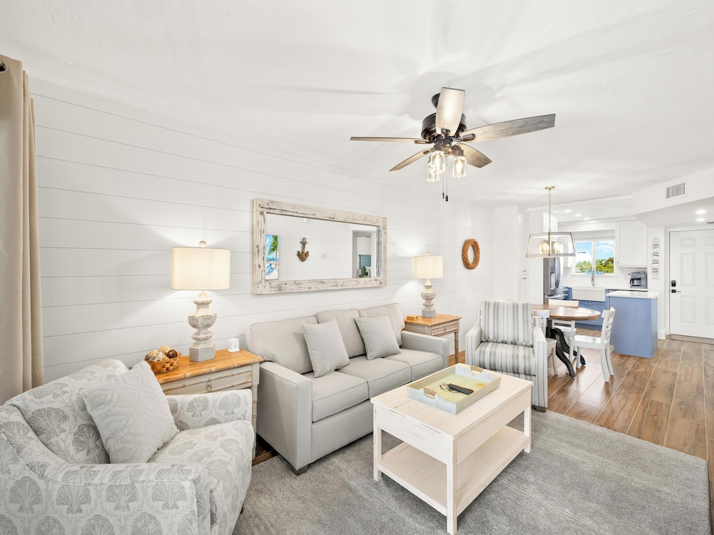 Seaside 2 by Distinctive Beach Rentals