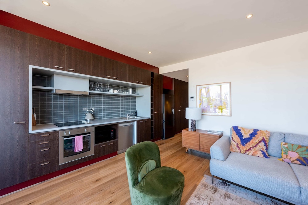 Stunning 1B Apt in Richmond - Parking & City Views