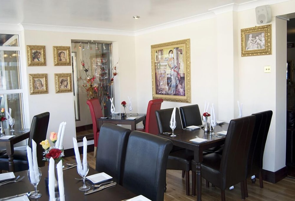 Warrington Vacations - Villaggio Hotel  Restaurant - Property Image 2