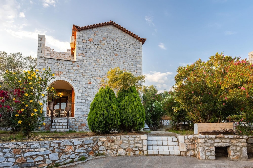 Mani Stone Luxury Villa - Poolside Getaway view 3