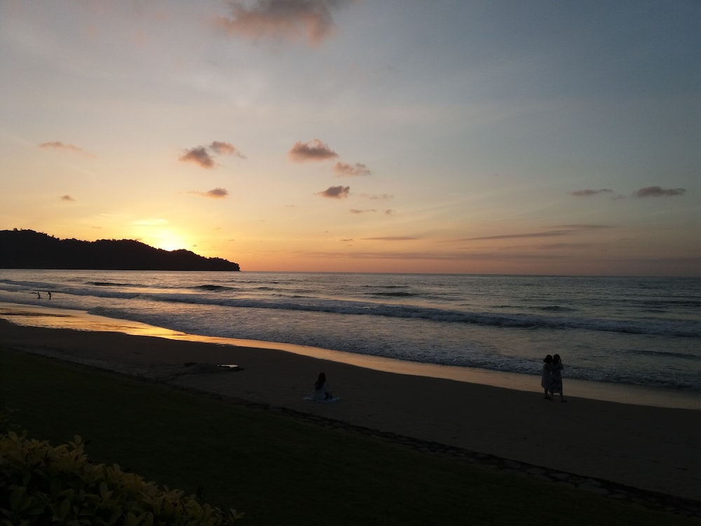 Sunset Seaview Beach Villas & Spa Suites at Nexus Karambunai