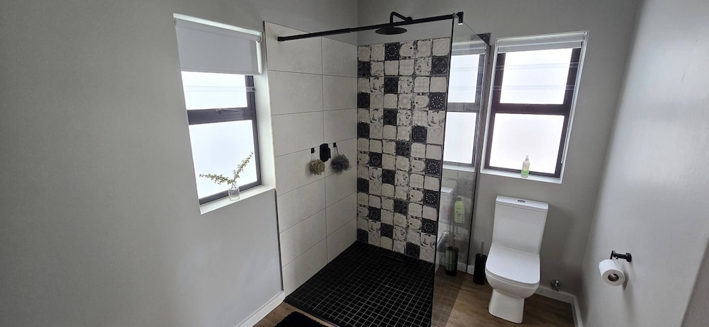 Seaside Retreat in Langebaan With Hot Tub and BBQ