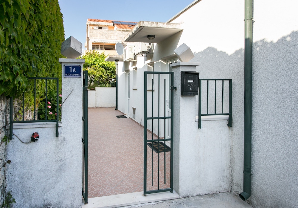 Apartments Miramare & Campara