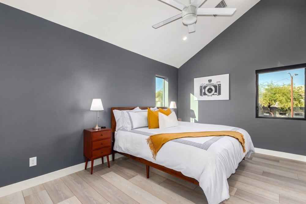 Urban Art Loft - Historic DT Phoenix-chefs Kitchen