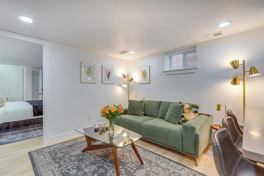 Wash Park Access: Denver Apt w/ Outdoor Dining!