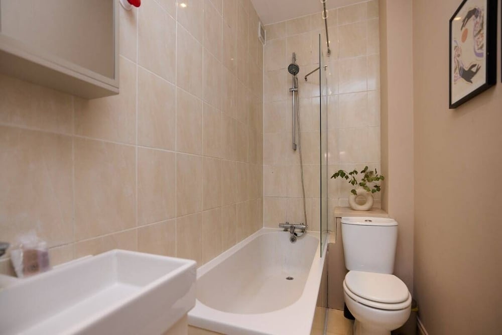 East Finchley Retreat 2BR Ground Floor Flat With Terraces
