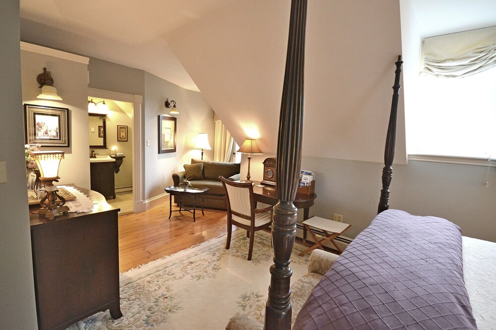 The Briarwood B&B