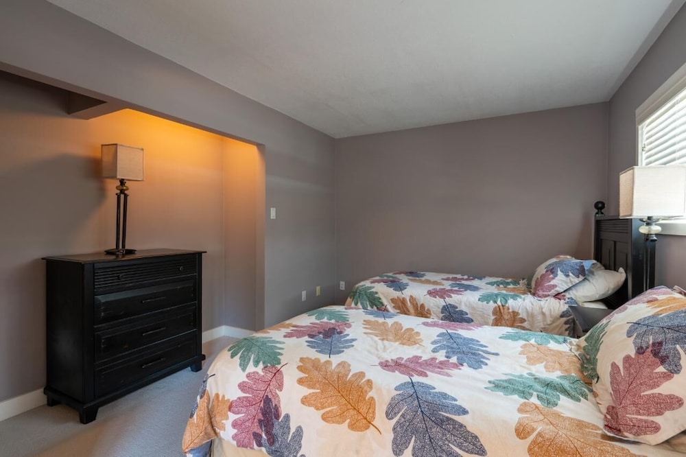 LUXURIOUS 5,500 sqft Home: 5 Br/5 Ba | PRIVATE Pool & Hot Tub | STEPS to Beach view 2