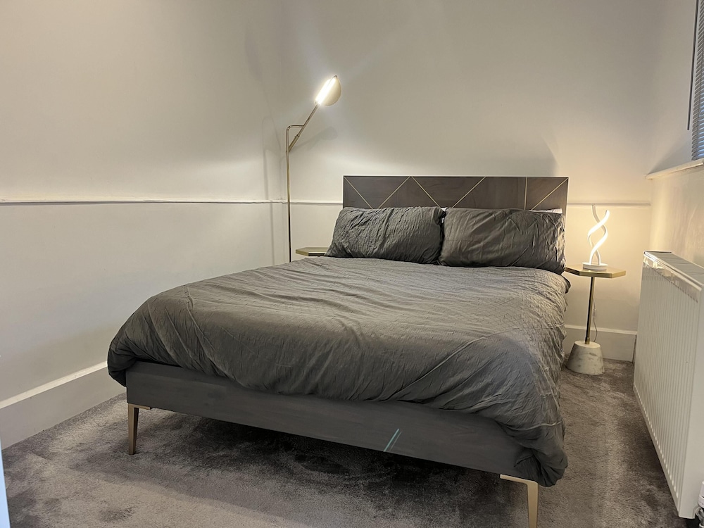 The Mews, With Free Private Parking, Windermere view 3