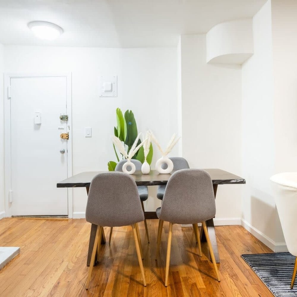 49-3b Newly Renovated 2BR W D Midtown East