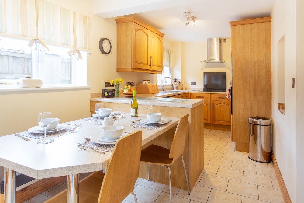 Lovely 3-bed Cottage in the Quiet Hamlet of Horeb view 2