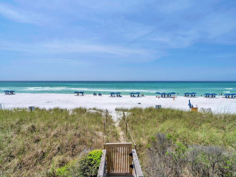 4BR Beachfront Home With Hot tub & Private Beach Access!
