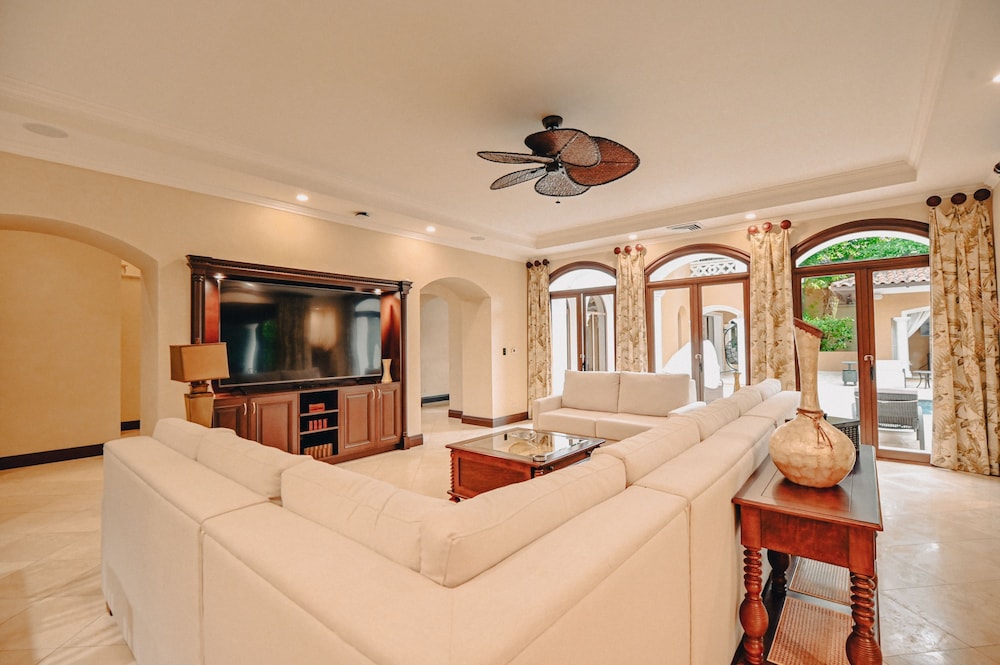 CR Luxury Casa Zafiro 7 Bdrm