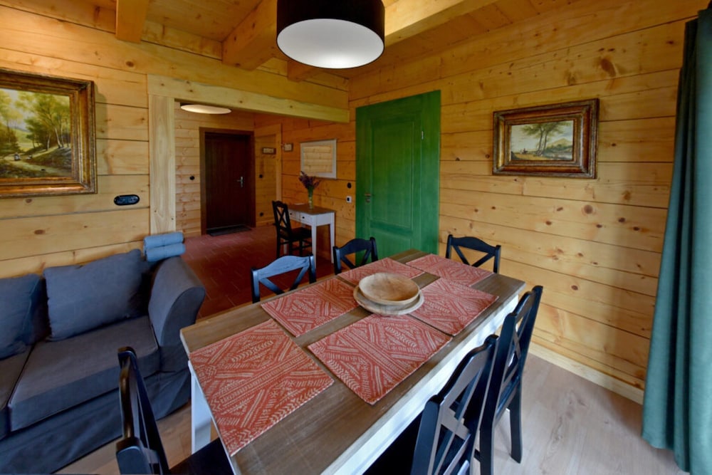 Comfortable Holiday Homes Right on the Lake