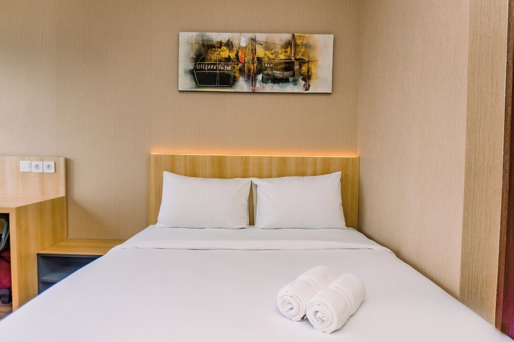 Comfort And High Floor Studio Room At Transpark Bintaro Apartment