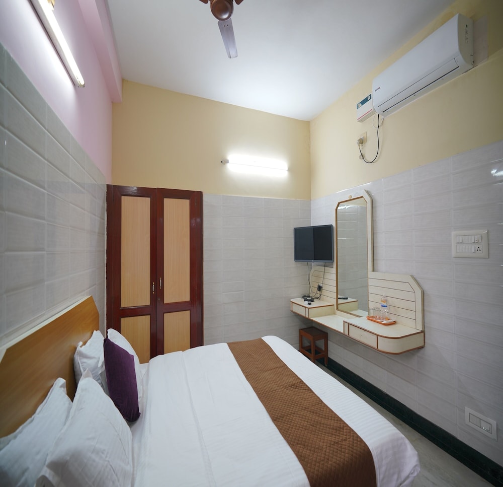 Maruthi Residency